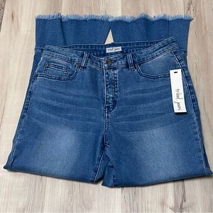 Tribal Ankle/Cropped Flared Raw Hem Light Was Jeans Size 6 NWT!!!